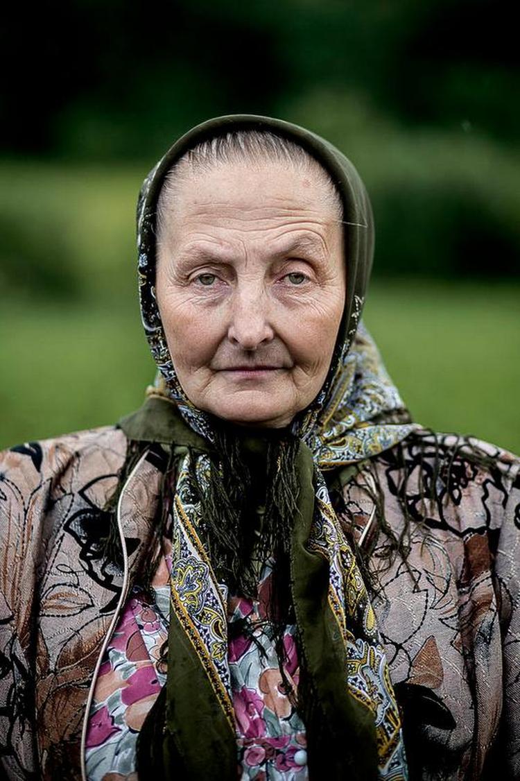 Kampklar. Maria Vasylivnas forældre ejede en gård på 100 ha, som de mistede til Sovjetstaten. Nu kæmper hun for de 2 ha, hun har fået tilbage. 