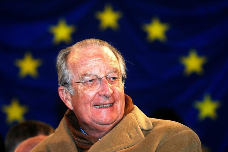 Farvel. Belgiens kong Albert vil senere i dag meddele, at han overlader tronen til sin ældste søn, prins Philippe, skriver flere belgiske medier. (arkiv) 