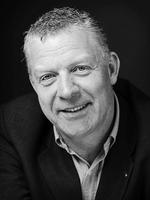 Teaterchef. Sammen med skuespilleren og instruktøren Peter Schrøder er Lars Sennels chef for Vendsyssel Teater. 