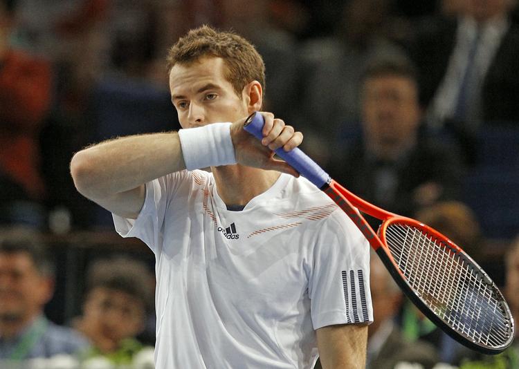 OVERRASKELSE. Andy Murray formåede ikke at finde storspillet frem mod upåagtede Jerzy Janowicz fra Polen. 