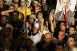 VREDE. Tilhængere af Det Muslimske Broderskab og den nu afsatte præsident Morsi demonstrerer mod militærets aktion mod regeringen i Egypten. 