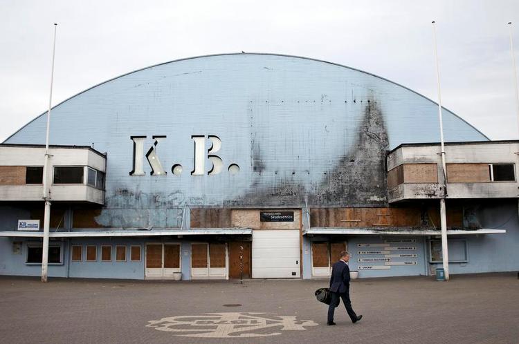 Brandtomt. KB-Hallen står stadig skadet hen efter branden i september 2011. 