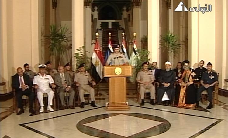 Kup. Forsvarsminister Abdul Fatah Khalil Al-Sisi har ledt landets tropper til at vælte præsident Morsi. I forbindelse med magtovertagelsen er Morsi-positive medier blevet lukket. 