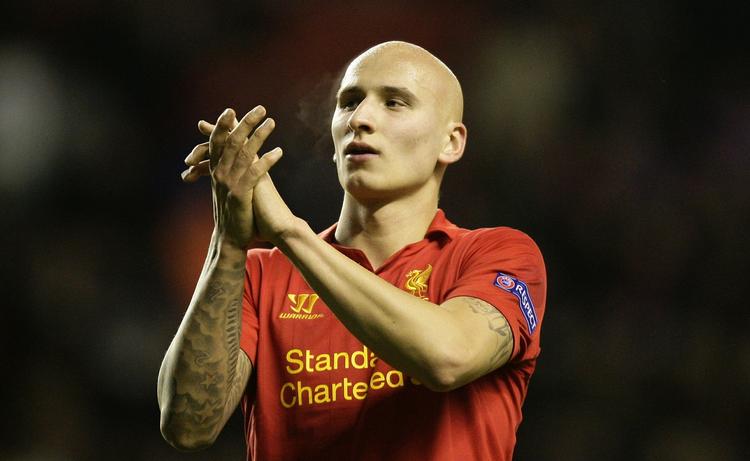Skiftet. Jonjo Shelvey er opdraget i London-klubberne Arsenal,  West Ham og Charlton. Han kom til LIverpool i 2010 og har også spillet i Blackpool. 