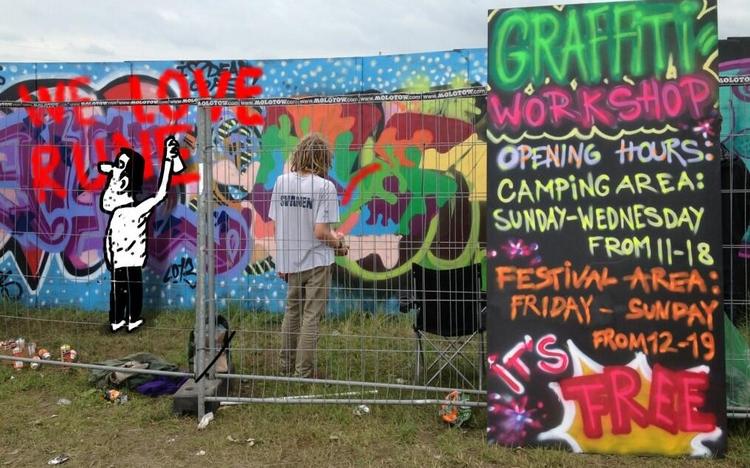 Fedte. Politiken har fået ny kulturredaktør. Sådan et jobskift skal man behandle med omtanke og respekt. Eksempelvis ved at erklære sin uforbeholdne kærlighed til den nye chef. We love Rune! 