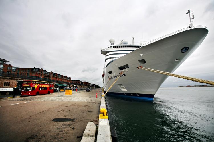 FÆRRE. I 2012 satte 840.000 krydstogtgæster fødderne i København. I 2013 vil dette tal skrumpe med 5,2 procent til estimeret 798.000. 