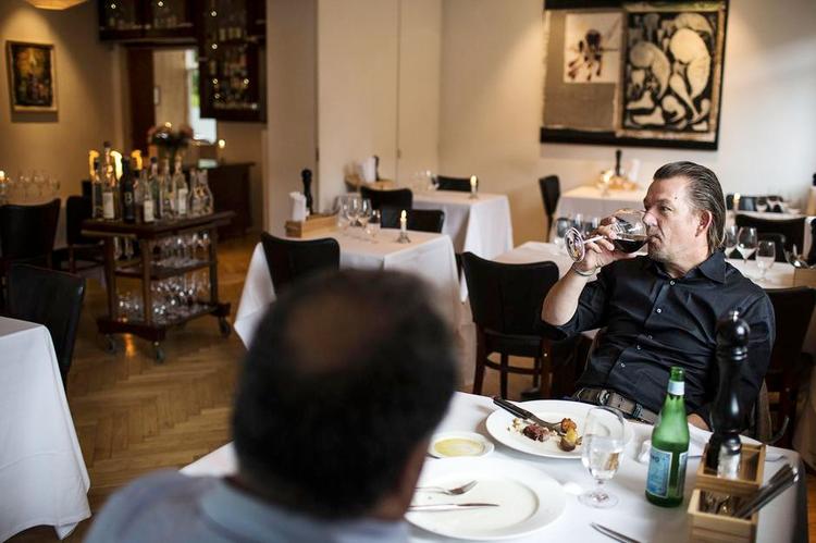Vinorgie. Alene baroloen er der knap 300 varianter af på Casa d'Antinos bugnende vinkort. 