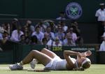 Wimbledon. Tyske Sabine Lisicki jubler på græsset efter sejr, der sender hende i singlefinalen. 