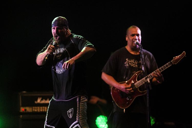 Psykoer. Suicidal Tendencies kalder sine fans for cycos. Psykopater af de rette årsager, kunne frontmand Mike Muir erklærer ved dagens koncert. 