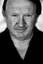 Tværs. Christen Sørensen er på mange måder en Rasmus Modsat, men samtidig er han altså den første økonom, der skriver en bog, der favner hele den økonomiske krise. 