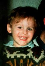 dræbt. To-årige James Bulger blev i 1993 fjernet fra et indkøbscenter af to britiske drenge, som tævede ham til døde med mursten og jernrør. Nu bliver en af hans drabsmænd, sm nu er blevet 30 år løsladt. 