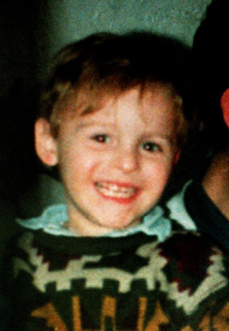 dræbt. To-årige James Bulger blev i 1993 fjernet fra et indkøbscenter af to britiske drenge, som tævede ham til døde med mursten og jernrør. Nu bliver en af hans drabsmænd, sm nu er blevet 30 år løsladt. 