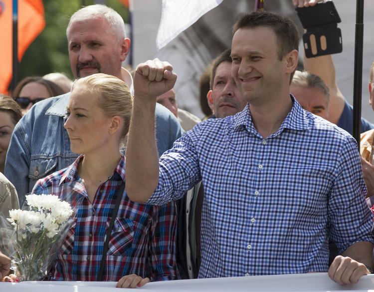 tyv? Aleksej Navalnij er tiltalt for at have stjålet næsten tre millioner kroner fra et tømmerfirma i det centrale Rusland. Han afviser beskyldningerne. 
