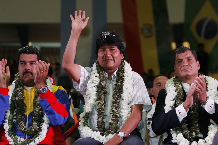 Velkomst. Venezuelas præsident, Nicolas Maduro (tv) og Ecuador's præsident Rafael Correa (th) blev sammen med Evo Morales budt velkommen, da de holdt møde i den bolivianske by Cochabamba. 