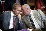 afvisende. Søren Espersen (th.) afviser, at undskylde for noget som helst. Heller ikke et forlig kan komme på tale, siger han. 