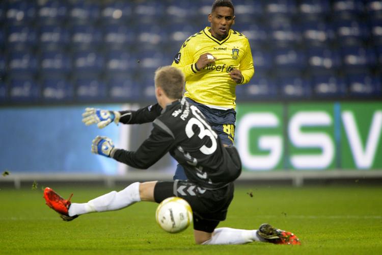 jobskifte. Frederik Rønnow har været en solid målmand i Horsens, ligesom han har spillet flere ungdomslandskampe. Efter sommerferien skal han spille for Esbjerg. 
