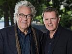 Duet. Jørgen Leth (tv.) står for poesien, mens Rolf Sørensen tager sig af det mere faktuelle, når de kommenterer Tour de France. Men Rolf Sørensen skal holde igen med at inddrage sine personlige bedrifter, mener anmelderen. 