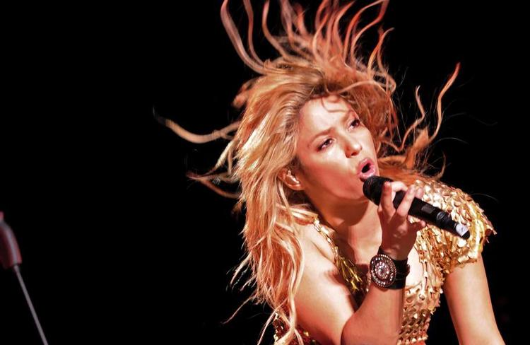 Hud. Shakira viser ofte sin veldrejede krop frem, når hun optræder. 