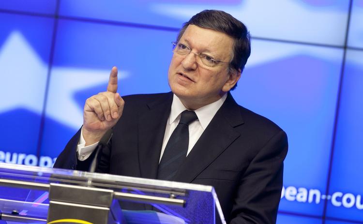 aflyttet? I sidste weekend kom det frem, at USA's efterretningstjeneste NSA angiveligt har overvåget centrale EU-kontorer. I dag meddeler EU-kommissionens formand, José Manuel Barroso, at der er aftalt et møde mellem parterne på mandag. 