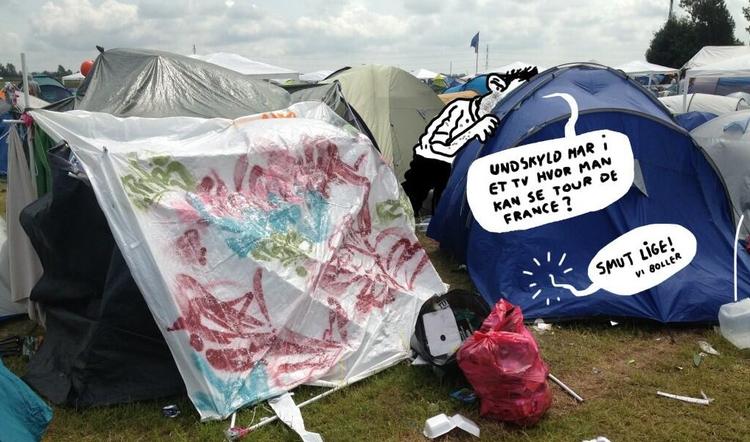 Sport. Feltet er som en organisme, der samles, spreder sig, genfødes. Som hele tiden må finde sin rytme i spændingen mellem ekstrem smerte og ekstrem nydelse. Men alt det er nytteløst, hvis man ikke kan se etaperne i Tour de France. Jo længere tid uden cykelløb, jo mere frustreret bliver Politikens tegner. 