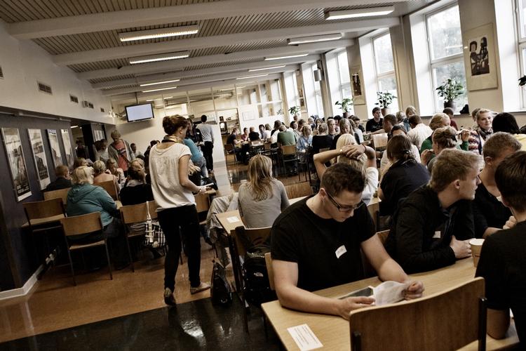 Interessesvigt. På trods af rekordstort antal ansøgere til længere videregående uddannelser, er ansøgningsantallet faldet markant indenfor læreruddannelsen. 