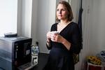 Mavefornemmelse. I jagten på en slankende kost faldt 32-årige Sine Oldenborg over mange mælkekritiske røster. Hun skiftede almindelig mælk ud med laktosefri af slagsen og har ikke længere ondt i maven. 