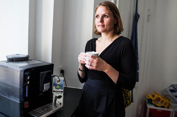 Mavefornemmelse. I jagten på en slankende kost faldt 32-årige Sine Oldenborg over mange mælkekritiske røster. Hun skiftede almindelig mælk ud med laktosefri af slagsen og har ikke længere ondt i maven. 