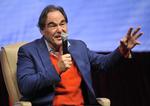 opbakning. Det var på en international filmfestival i Tjekkiet, at Oliver Stone bakkede op om Edward Snowden handlinger. 