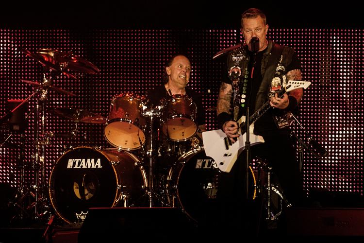 showdown. Metallica har sat gang i en koncert, der griber langt tilbage i sangkataloget. 