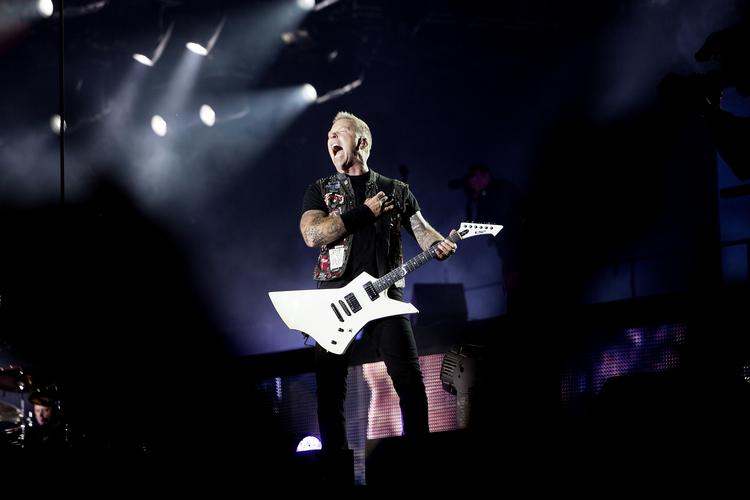 overskud. James Hetfield emmede af stedsegrønt overskud og var en fremragende toastmaster, da Metallica leverede 135 minutters heavydrøn på Orange Scene. 