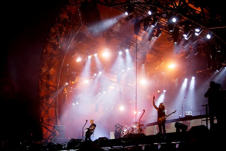 »Vil I høre heavy? Metallica giver jer heavy«, skreg  forsanger James Hetfield til publikummet ved Orange Scene. 