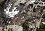 Dødseksplosion. Sådan ser Lac Megantic i Canada ud, efter et tog med 113.000 liter råolie løsrev sig fra skinnerne og eksploderede. 