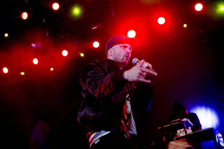 Prollefest. Både Orgi-E's kinky tracks og politiske tirader gjorde sig også godt på Arena. 