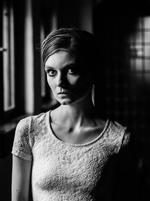 Gotisk. Cecilie Lind dyrker eventyrets mørke sider, hvilket på ingen måde udelukker humor i hendes tekster. 