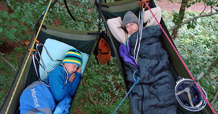 Hoteltjek. I skoven på Hindsgavl-halvøen ud til Lillebælt, kan du overnatte i toppen af et træ. 