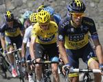 Duel. Sky-manden Froome har den gule trøje og har 1,51 minut at give af. 
