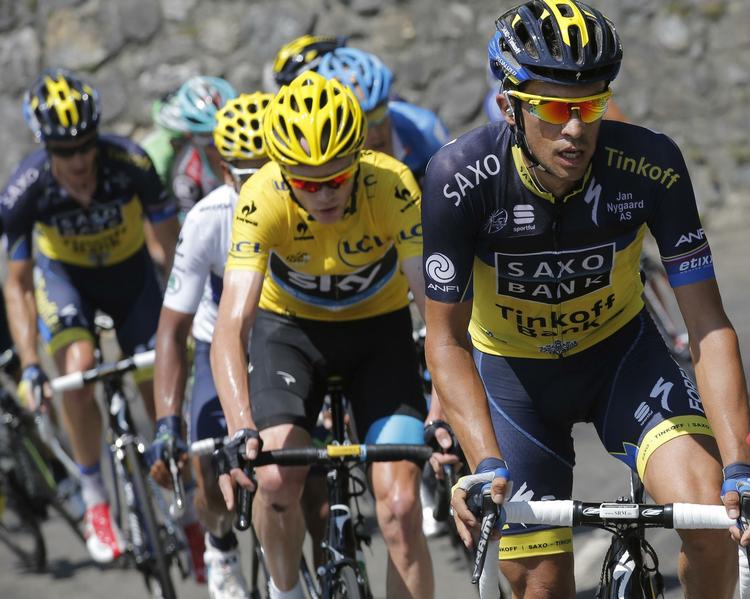 Duel. Sky-manden Froome har den gule trøje og har 1,51 minut at give af. 