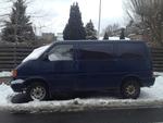 Varevogn. Hvem købte denne VW Transporter 2. februar i år og parkerede den lige over for islamkritiker Lars Hedegaards bopæl på Frederiksberg? Svaret på det spørgsmål kan måske bringe politiet nærmere en opklaring af, hvem der forsøgte at slå Hedegaard ihjel 5. februar. 