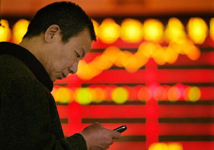 Guldgrube. I Kina kan virksomheder og forfattere tjene millioner på litteratur til mobiltelefoner. Men konkurrencen er hård. Metoderne ufine. Og nu er branchen ramt af en korruptionsskandale. 