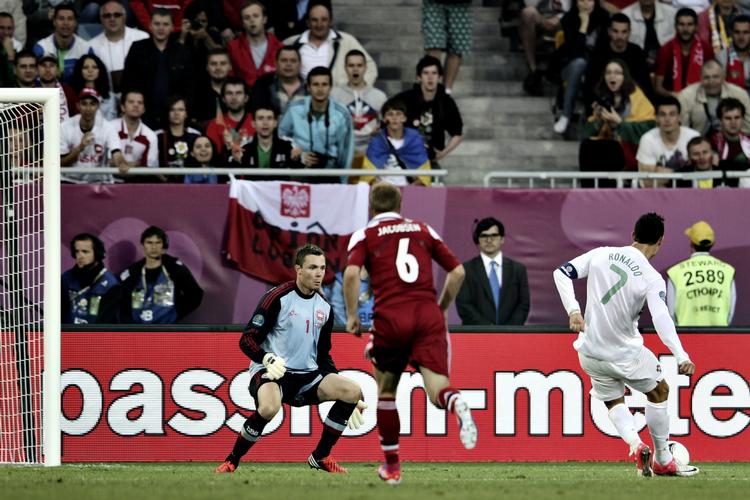 Gensyn. Stephan Andersen har spillet flere landskampe mod Ronaldo og Portugal. Nu får målmanden fornøjelsen på klubplan. 
