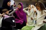 FESTLIGHED. Ramadanen sluttes af med en fest, hvor børnene får gaver, og hvor man giver almisser til fattige. Arkivfoto. 