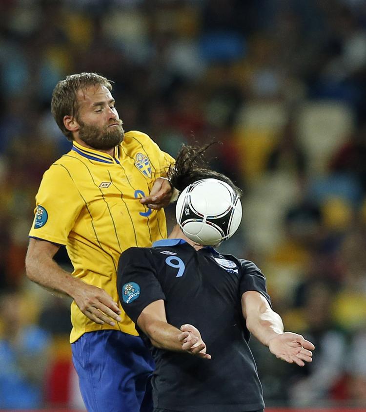 Forsvarsspiller. Olof Mellberg har gennem en lang klubkarriere været vant til at spille overfor verdensklasseangribere. 