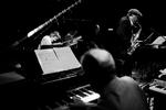 Udbrydere. Benjamin Koppel og hans hold vil med vold og magt være i opposition til den store københavnske jazzfestival, og blev fra scenen præsenteret som en 'udbryderfestival'. 