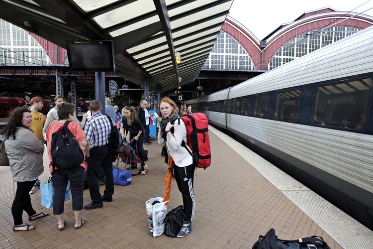 gentagelse. Det er mindre end to uger siden, passagerer måtte se deres to holde stille. 28. juni holdt togpersonalet også faglige møder i protest mod, hvad de beskrev som store besparelser. Billedet er taget på hovedbanegården i København samme dag. 