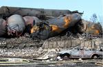 afsporet. Foreløbig meldes 15 mennesker dræbt, efter et godstog med råolie løb løbsk, blev afsporet og eksploderede i et inferno af ild i den lille canadiske by Lac-Mégantic. 