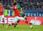 måltyv. Wilfried Bony (th.) - fotograferet i en landskamp for Elfenbenskysten sidste år mod Østrig - har en veludviklet målnæse. 31 mål i 30 ligakampe blev det til i sidste sæson. 