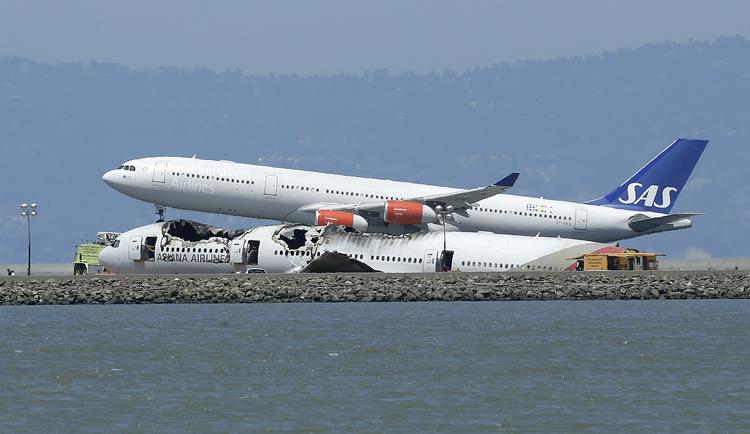 Landing. SAS var et af de første selskaber, der kunne lande i San Franciscos lufthavn, da den blev genåbnet efter ulykken med det koreanske fly. 