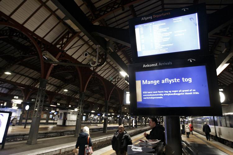 PENGE. Blev du forsinket med DSB's fjern- og regionaltog her til morgen, kan du søge erstatning. 