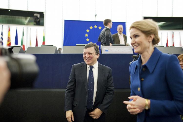 EU. Den danske regering har bebudet, at den vil se alle elementer i den eurolandenes bankunion, før den tager stilling til, om Danmark skal med. 
