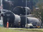 afsporet. Godstoget med råolie satte pludselig i gang og drønede ned mod den lille by Lac-Mégantic, hvor det røg af sporet og eksploderede i et hav af ild, der kunne ses op mod 50 kilometer borte. 